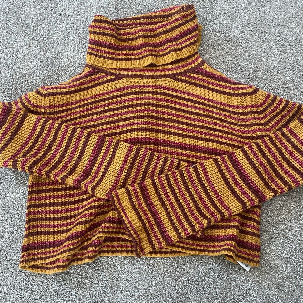 Urban Outfitters Cropped mockneck sweater